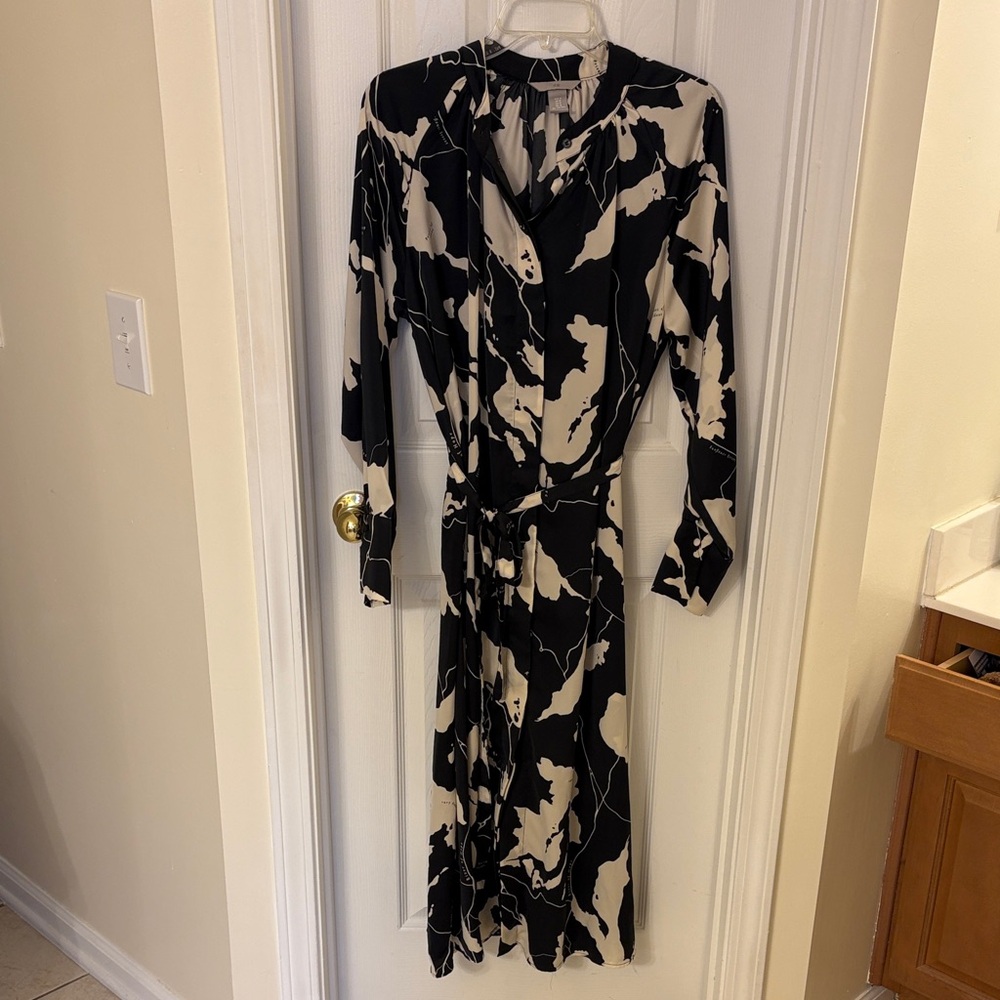 H&M Black and Cream Long Sleeve Dress Book lovers dream❤️